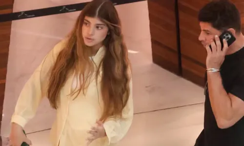 
					Cauã Reymond curte folga com filha e aparência da menina impressiona
				
				