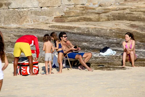 
					Chay Suede curte praia com filhos em folga de 'Quem Ama Cuida'; FOTOS
				
				