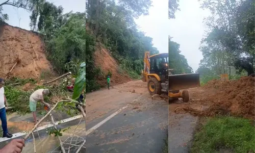 
					Chuvas deixam hospital e academia alagados e ruas destruídas na Bahia
				
				