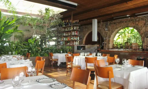 
					Cinco restaurantes com novidades para 2026 em Salvador
				
				