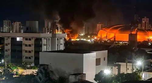
					Circo do Tirullipa é atingido por incêndio e tem estrutura destruída
				
				