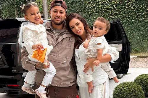 
					Ciúmes? Esposa de Neymar explica reação de Mavie em jogo do Brasil
				
				