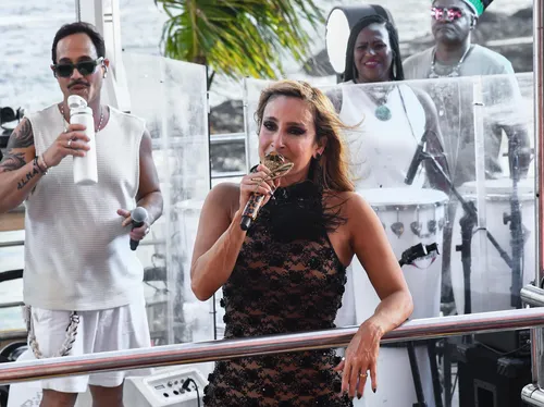 
					Claudia Leitte revisita show de Copacabana no Carnaval de Salvador
				
				