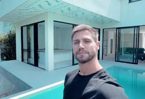 
					Como é a luxuosa mansão que Jonas, eliminado do 'BBB 26', fez com a ex
				
				