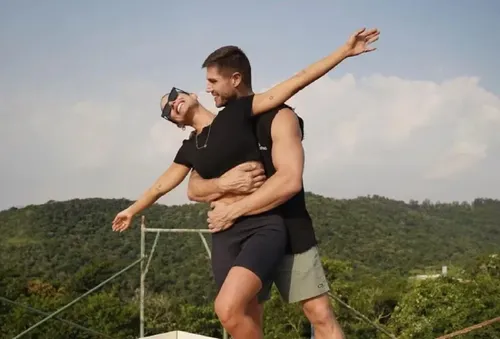 
					Como é a luxuosa mansão que Jonas, eliminado do 'BBB 26', fez com a ex
				
				