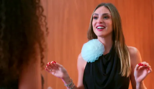 
					Coração Acelerado: Zilá cria armação e joga galã para cima de Naiane
				
				