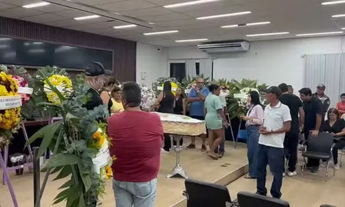 
					Corpo de candidata a miss que morreu é velado no extremo sul da Bahia
				
				