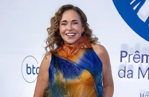 
					Daniela Mercury abre o jogo sobre plásticas e se compara a Madonna
				
				