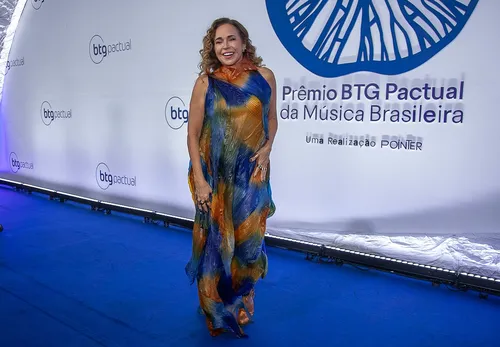 
					Daniela Mercury abre o jogo sobre plásticas e se compara a Madonna
				
				