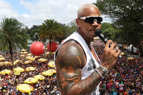 
					Daniela Mercury e Léo Santana brilham no Carnaval de rua de São Paulo
				
				