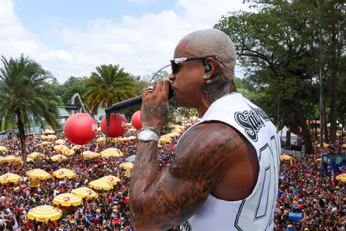 
					Daniela Mercury e Léo Santana brilham no Carnaval de rua de São Paulo
				
				