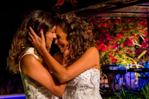 
					Daniela Mercury emociona em declaração de 13 anos com Malu Verçosa
				
				