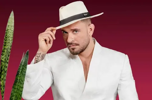 
					Diogo Nogueira quebra silêncio sobre romance com cantora e web aponta: 'Quer voltar com Paolla'
				
				