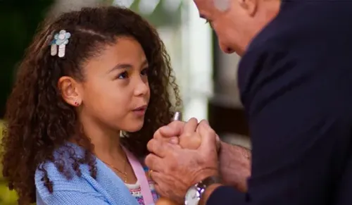 
					'Dona de Mim': Abel retorna e salva a vida de Sofia em incêndio
				
				