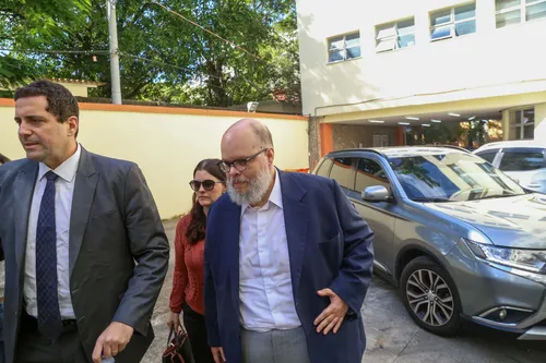 
					Ed Motta presta depoimento após confusão em restaurante; FOTOS
				
				