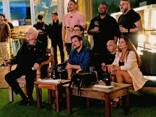 
					Elenco de 'Três Graças' cai no choro em festa de despedida; fotos
				
				