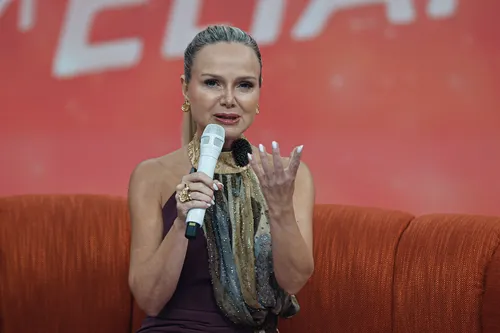 
					Eliana apresenta cenário e adianta detalhes de novo programa na Globo
				
				