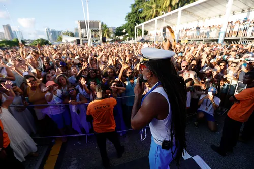 
					Enxaguada Yemanjá: Léo Santana e Xanddy participam do show de Brown
				
				