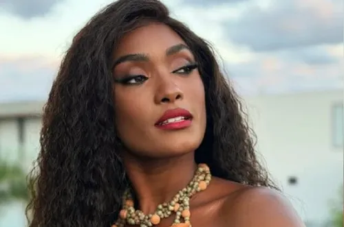 
					Erika Januza surge pela primeira vez após internação: 'Muita dor'
				
				