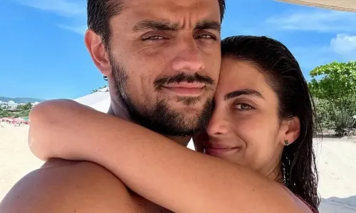 
					Esposa de Felipe Simas passa por cirurgia de urgência após mal-estar
				
				