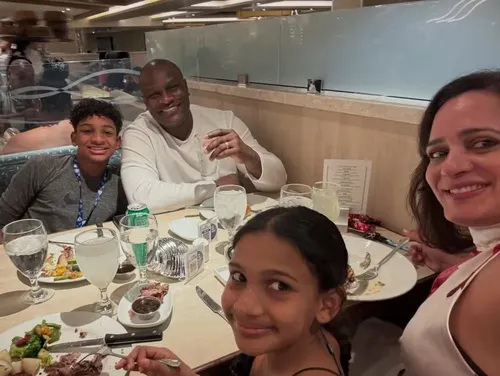 
					Esposa de Jacaré, ex-Tchan, expõe intimidade do casal em viagem
				
				