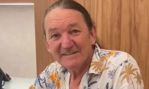 
					Marquito se emociona com visita de Raul Gil em clínica de reabilitação
				
				
