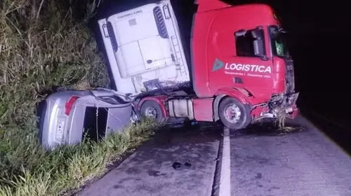 
					Esposa morre e PM fica gravemente ferido após batida na Bahia
				
				