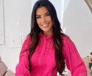
					Ex-BBB Ivy Moraes surge aos prantos após morte do pai e famosos reagem
				
				
