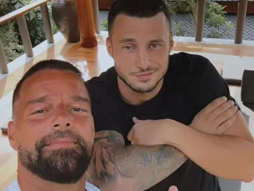 
					Ex-Miss Universo expõe traição do ex-namorado com Ricky Martin
				
				