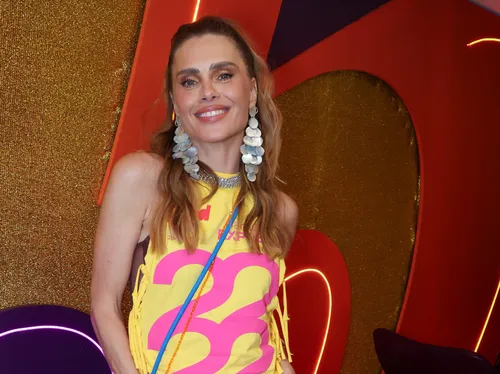 
					FOTOS: Carol Dieckmmann e mais famosos curtem Camarote Expresso 2222
				
				