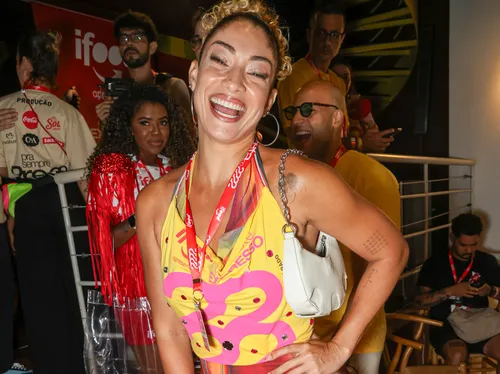 
					FOTOS: Carol Dieckmmann e mais famosos curtem Camarote Expresso 2222
				
				