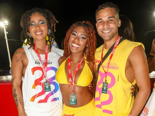 
					FOTOS: Carol Dieckmmann e mais famosos curtem Camarote Expresso 2222
				
				