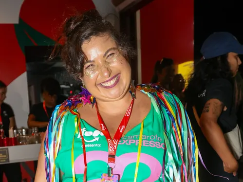 
					FOTOS: Gilberto Gil, Rita Batista e mais famosos curtem Expresso 2222
				
				