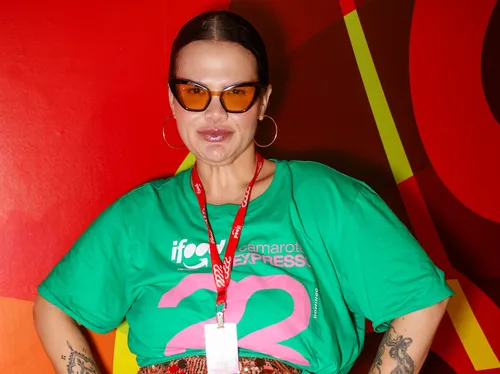 
					FOTOS: Gilberto Gil, Rita Batista e mais famosos curtem Expresso 2222
				
				