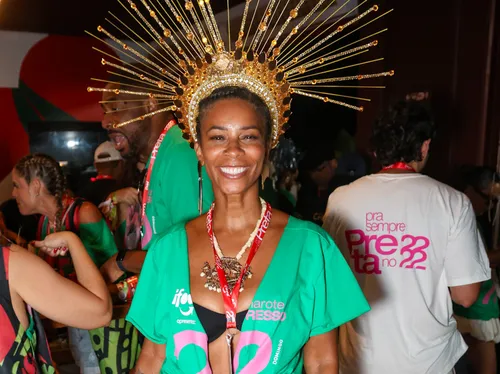
					FOTOS: Gilberto Gil, Rita Batista e mais famosos curtem Expresso 2222
				
				