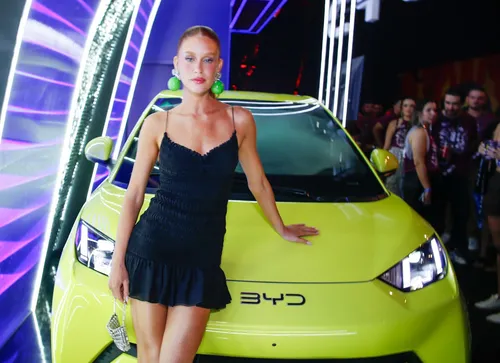 
					FOTOS: famosos curtem 1º dia de Carnaval no Camarote Salvador
				
				