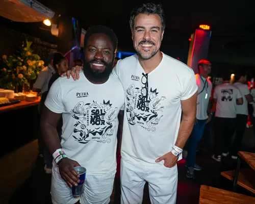 
					FOTOS: famosos curtem 2º dia de Carnaval no Camarote Salvador
				
				