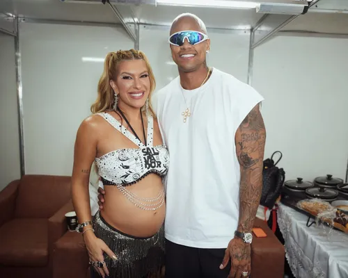 
					FOTOS: famosos curtem 2º dia de Carnaval no Camarote Salvador
				
				