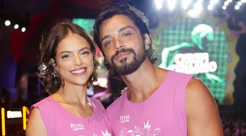 
					FOTOS: famosos curtem domingo de Carnaval no Camarote Salvador
				
				