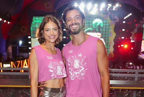 
					FOTOS: famosos curtem domingo de Carnaval no Camarote Salvador
				
				