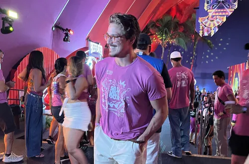 
					FOTOS: famosos curtem domingo de Carnaval no Camarote Salvador
				
				