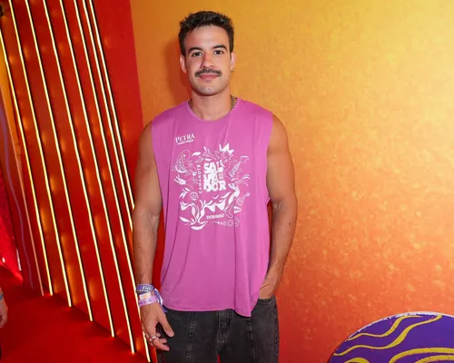 
					FOTOS: famosos curtem domingo de Carnaval no Camarote Salvador
				
				