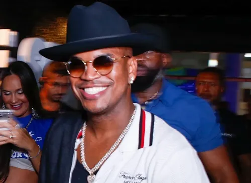 
					FOTOS: famosos curtem penúltimo dia do Carnaval no Camarote Salvador
				
				