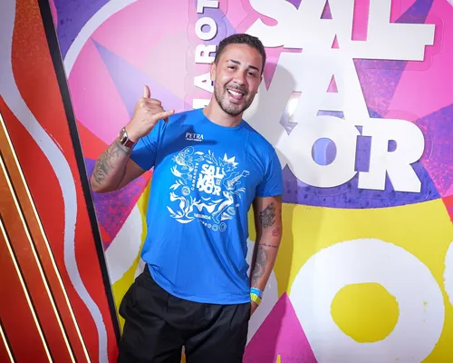 
					FOTOS: famosos curtem penúltimo dia do Carnaval no Camarote Salvador
				
				