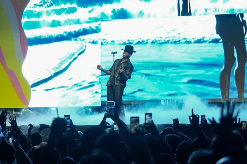 
					FOTOS: famosos curtem penúltimo dia do Carnaval no Camarote Salvador
				
				