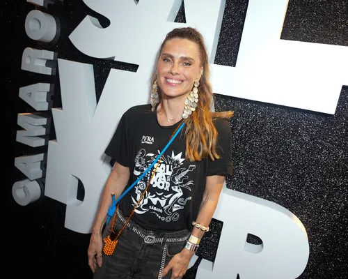 
					FOTOS: famosos curtem sábado de Carnaval no Camarote Salvador
				
				