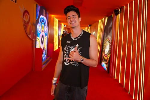 
					FOTOS: famosos curtem sábado de Carnaval no Camarote Salvador
				
				