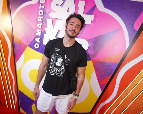 
					FOTOS: famosos curtem sábado de Carnaval no Camarote Salvador
				
				