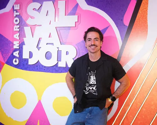 
					FOTOS: famosos curtem sábado de Carnaval no Camarote Salvador
				
				