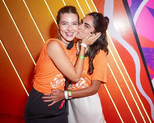 
					FOTOS: famosos curtem último dia do Carnaval no Camarote Salvador
				
				